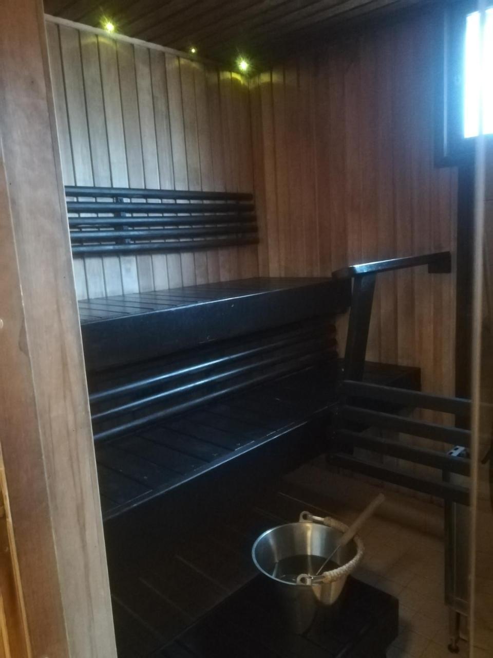 Gasthaus Henri Raisio エクステリア 写真
